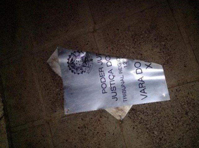  Homem é preso em Xanxerê por furto de placa da Justiça do Trabalho