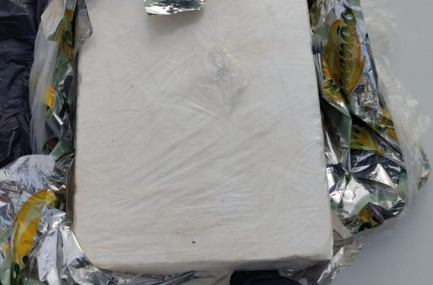  Duas mulheres são presas com mais de um quilo de pasta base de cocaína em São Lourenço do Oeste