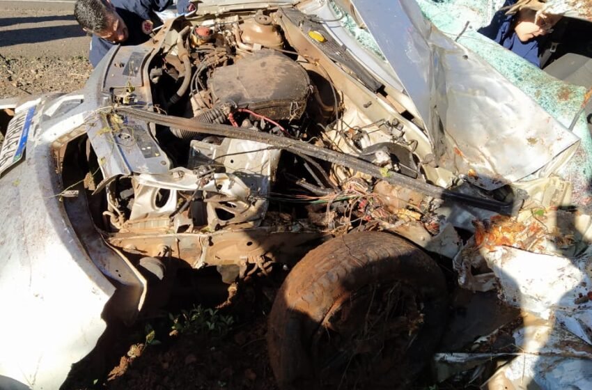  Colisão em árvore deixa vítima presa nas ferragens na BR-282 em Ponte Serrada