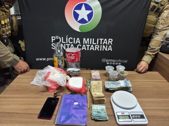  Homem é preso por tráfico de drogas após perseguição em Ponte Serrada