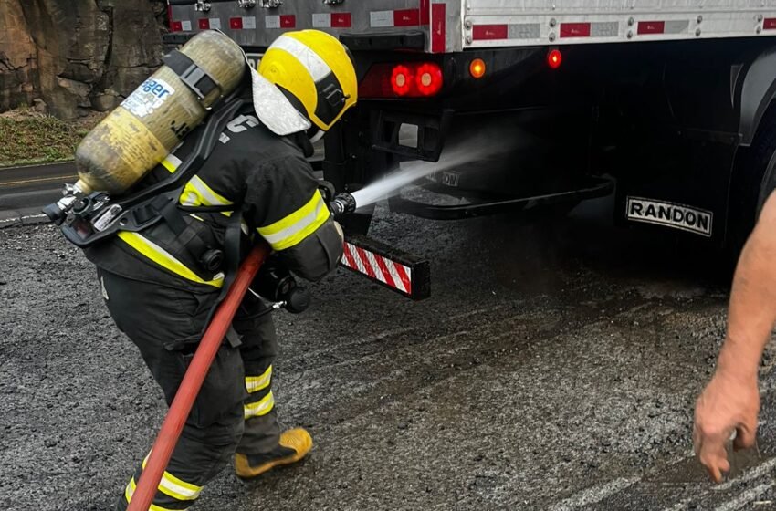  Incêndio em carreta é controlado na SC-283 em Seara