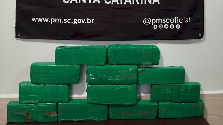  Mulher é presa com 8 kg de maconha em ônibus interestadual na SC-157 em Quilombo
