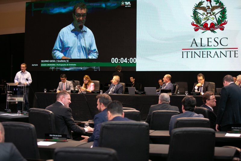  Entidades do Grande Oeste apresentam atividades e demandas na sessão itinerante em Chapecó