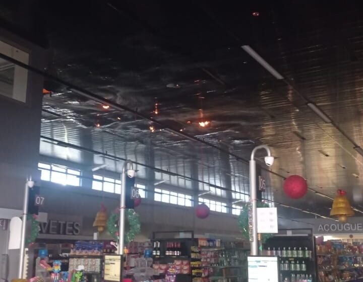  Incêndio estrutural em supermercado mobiliza Corpo de Bombeiros em Chapecó