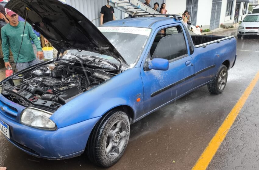  Incêndio em veículo mobiliza Corpo de Bombeiros em Ponte Serrada