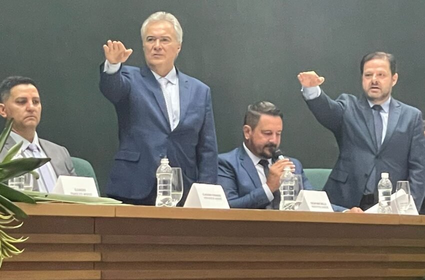  Prefeito e vice-prefeito de Xanxerê são empossados em sessão solene nesta quarta-feira