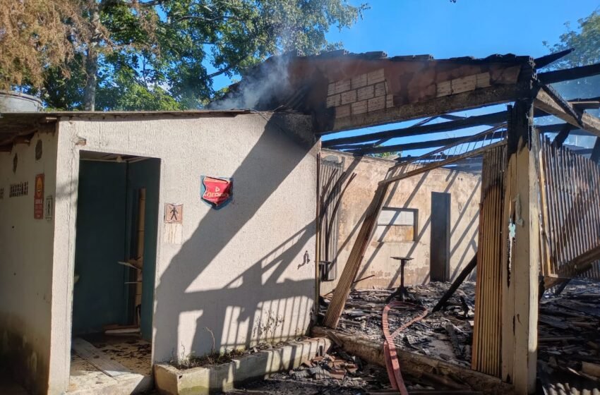 Incêndio destrói restaurante comercial na SC-480 em Chapecó