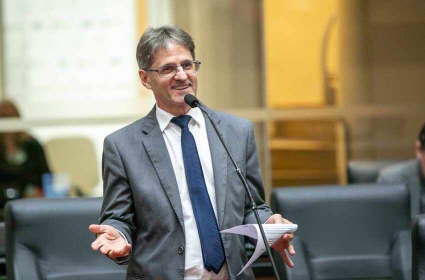  Saretta é reeleito, por unanimidade, presidente da Comissão de Saúde da Alesc