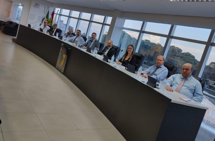  Câmara de Vereadores de Faxinal dos Guedes realiza primeira sessão do ano com presença de autoridades e discursos de compromisso