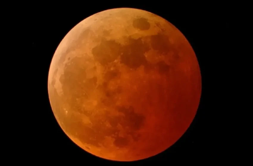  Lua de Sangue encanta o céu em espetáculo celestial inesquecível